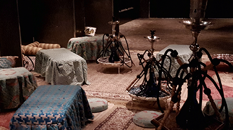 Huren van waterpijpen en poefjes